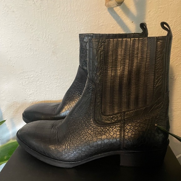 Vintage Foundry Co. Main Croc Embossed Boot - Picture 3 of 4